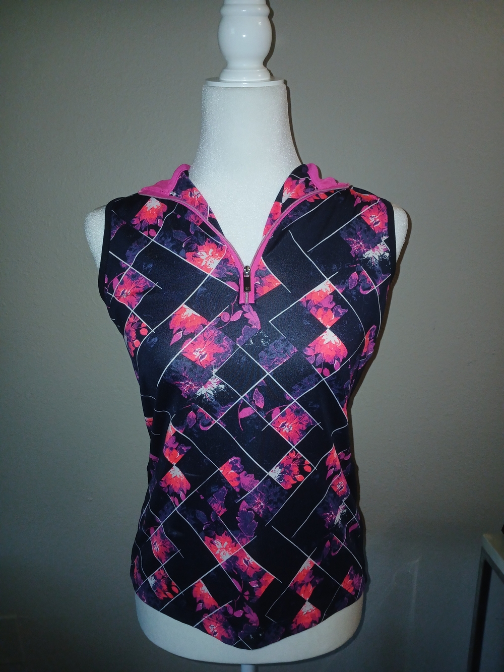 Tail White LabelWomen’s Sleeveless Zip Hooded Top - Black with Pink Floral Print